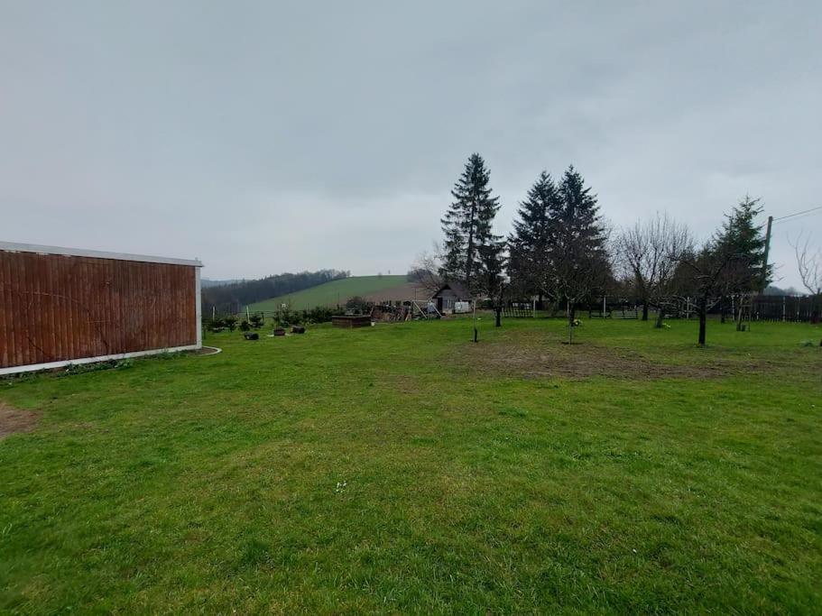 Villa Dum Nedaleko Resovskych Vodopadu Tvrdkov Esterno foto