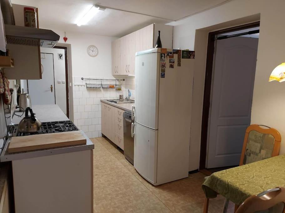 Villa Dum Nedaleko Resovskych Vodopadu Tvrdkov Esterno foto